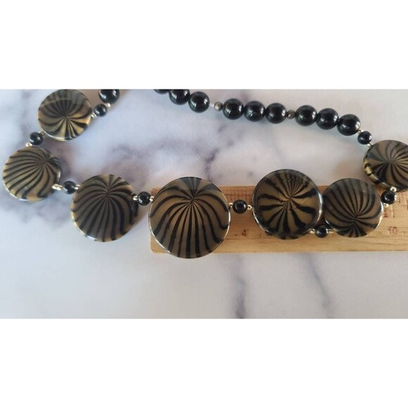 Vintage Black and Tan Beaded Necklace - Picture 8 of 10